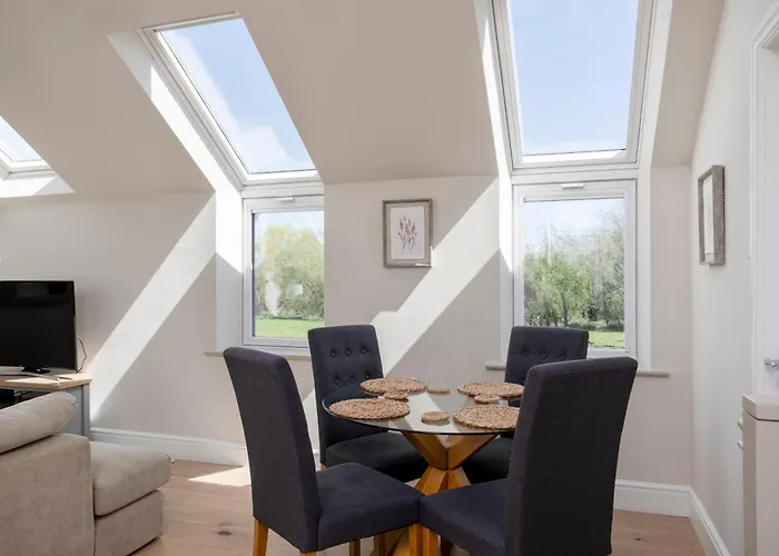 The Loft - Rural Setting With Parking