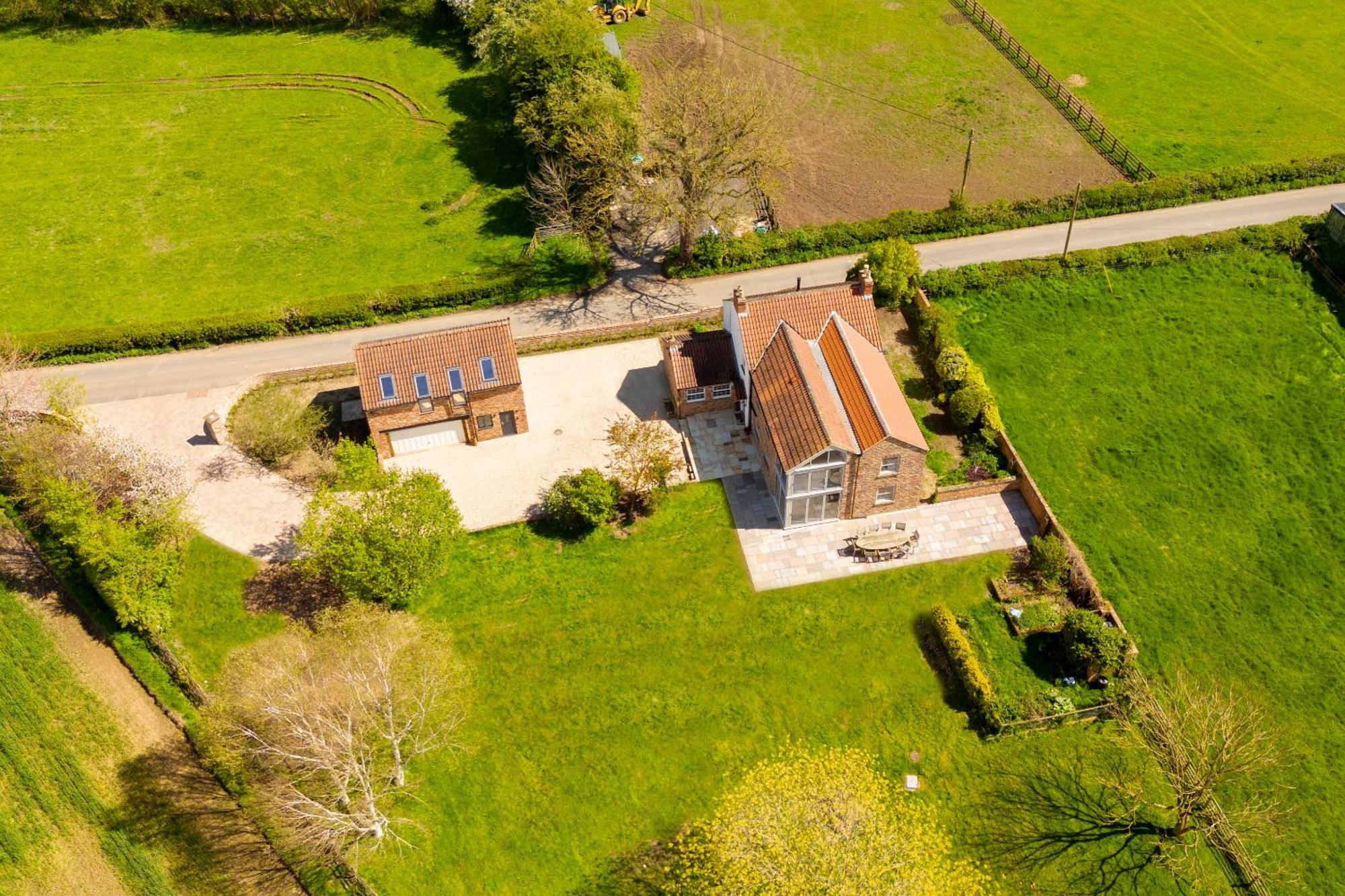The Loft - Rural Setting With Parking *