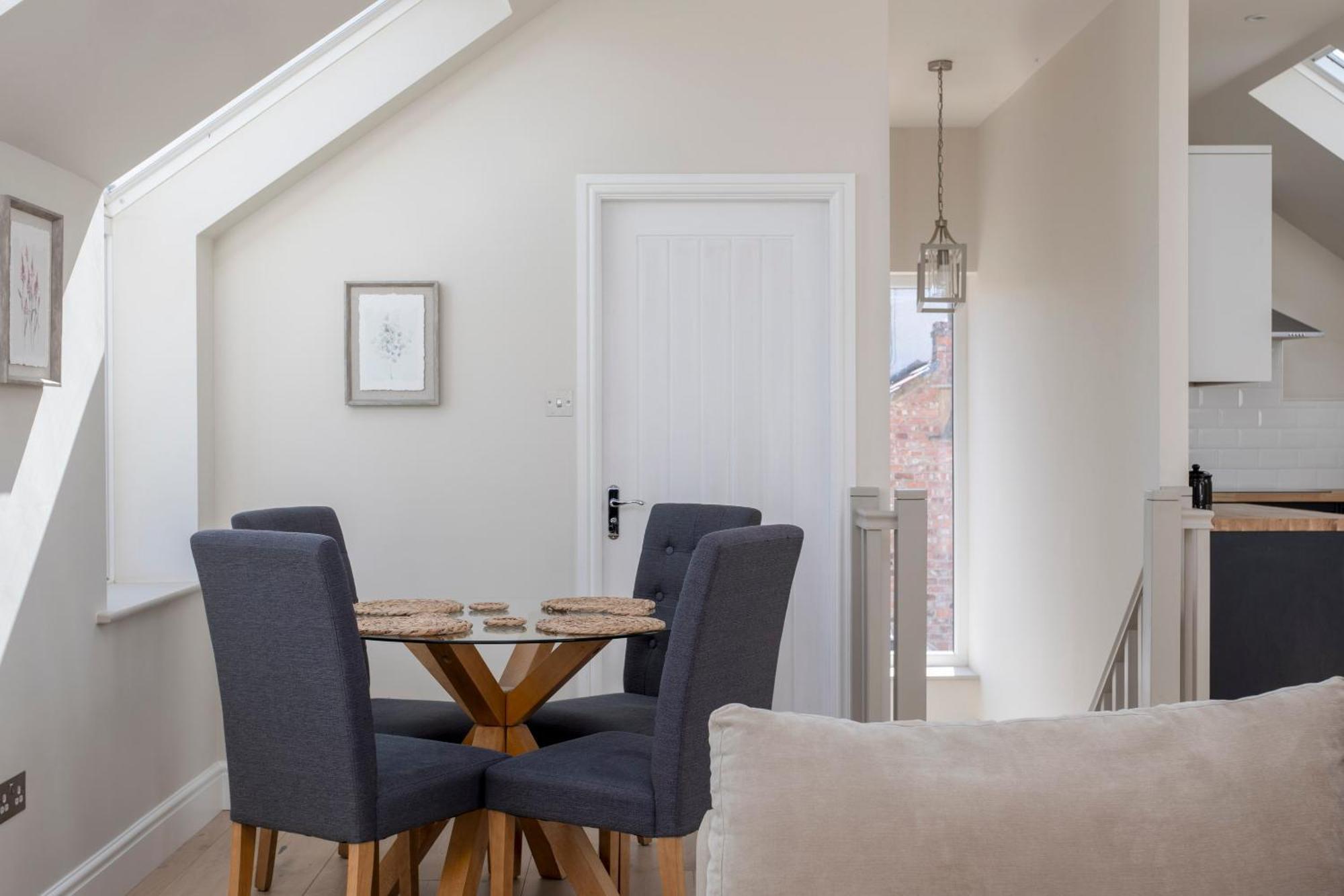 The Loft - Rural Setting With Parking Apartment *