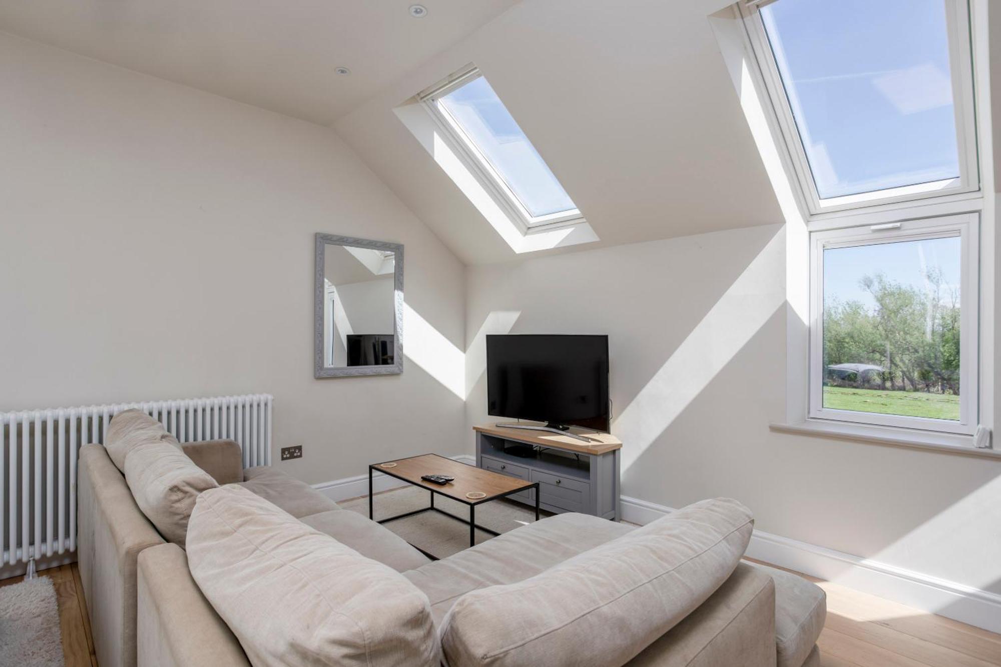 The Loft - Rural Setting With Parking